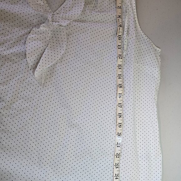 Land's End sleeveless white blouse with tiny black polka dots - Picture 4 of 9